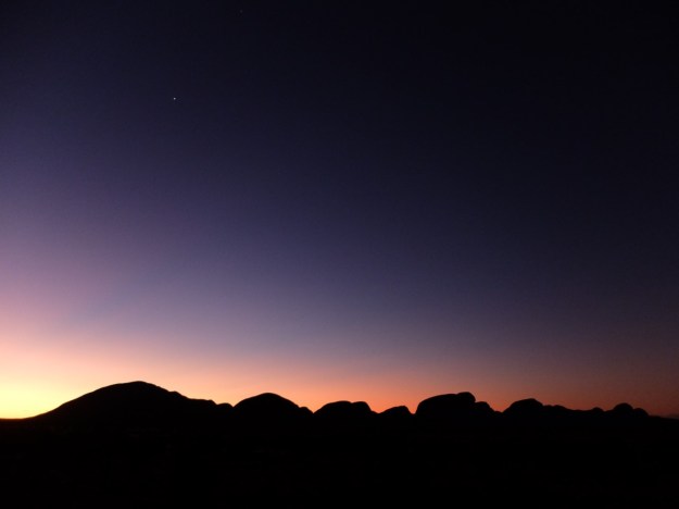 Kata Tjunta from the "other side", you can really start to see the 36 "heads"